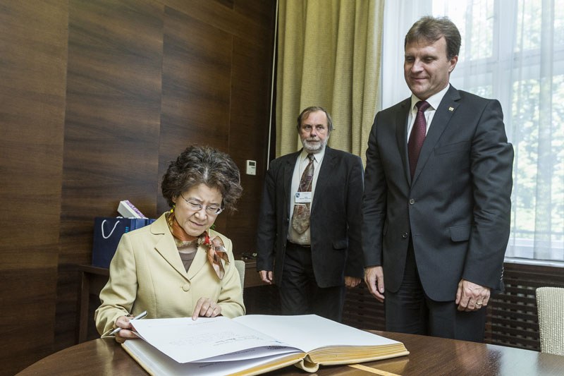 Zápis do pamětní knihy města.