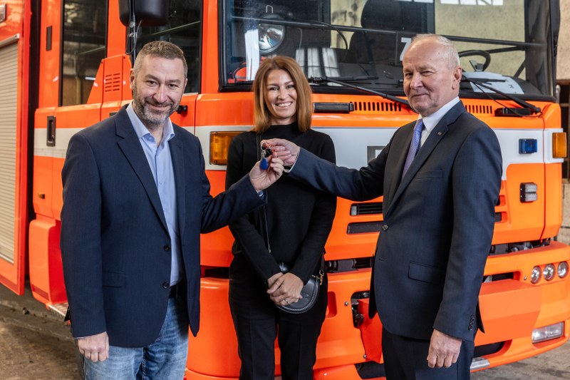 Magistrát věnoval mariánskohorským hasičům speciální požární vůz