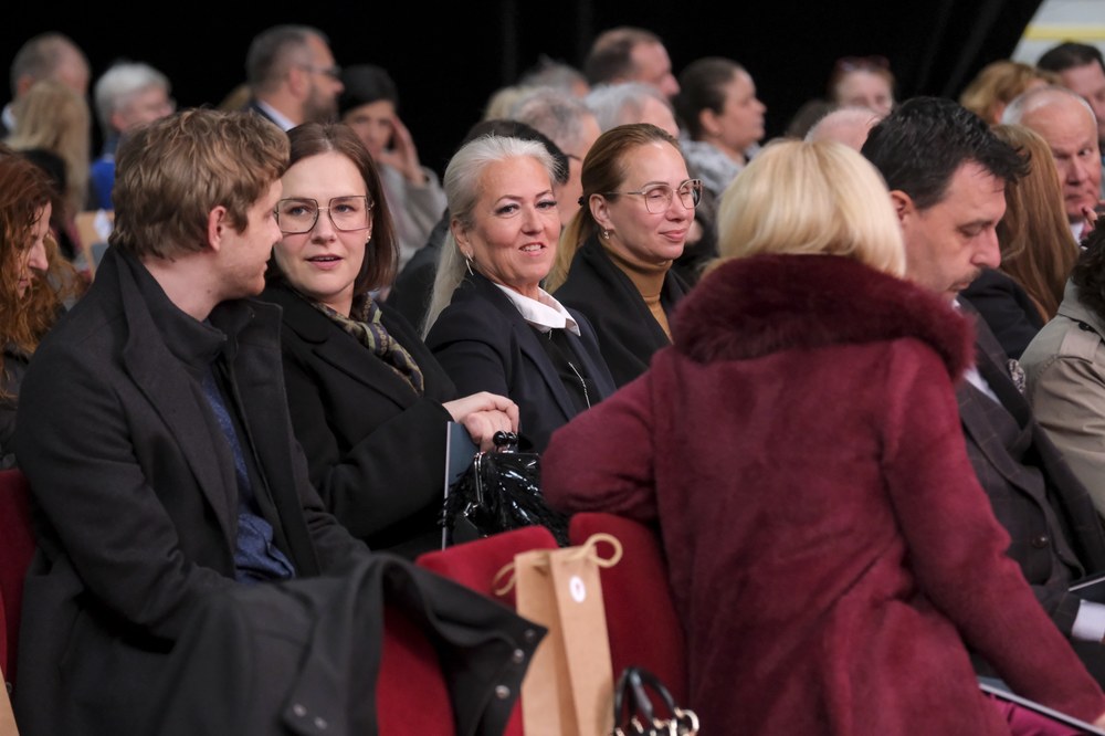 Nechyběly ani náměstkyně primátora Dagmar Macháčková (uprostřed) s radní Andreou Hoffmannovou (druhá zleva)