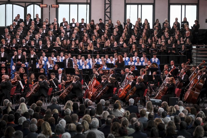Mahler 8 v Trojhalí Karolina byl největším koncertem vážné hudby v regionu. Foto: Adolf Horsinka
