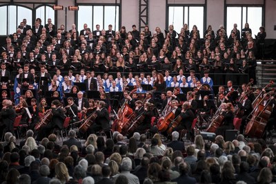 Mahler 8 v Trojhalí Karolina byl největším koncertem vážné hudby v regionu. Foto: Adolf Horsinka
