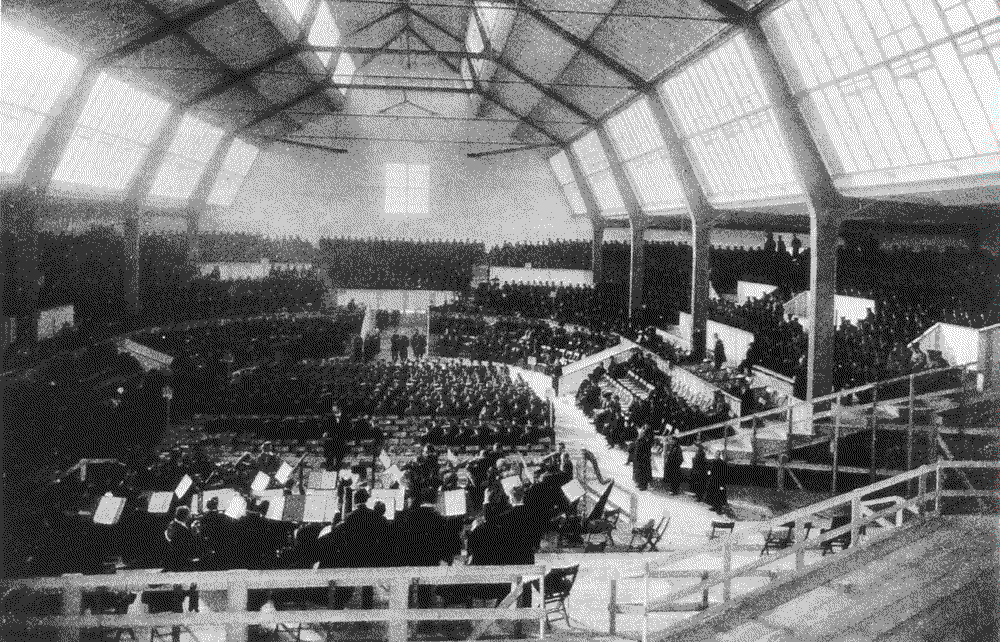 Mnichovská Neue Musik-Festhalle svým konstrukčním řešením připomíná ostravské Trojhalí. Zdroj: Projekt Mahler 8