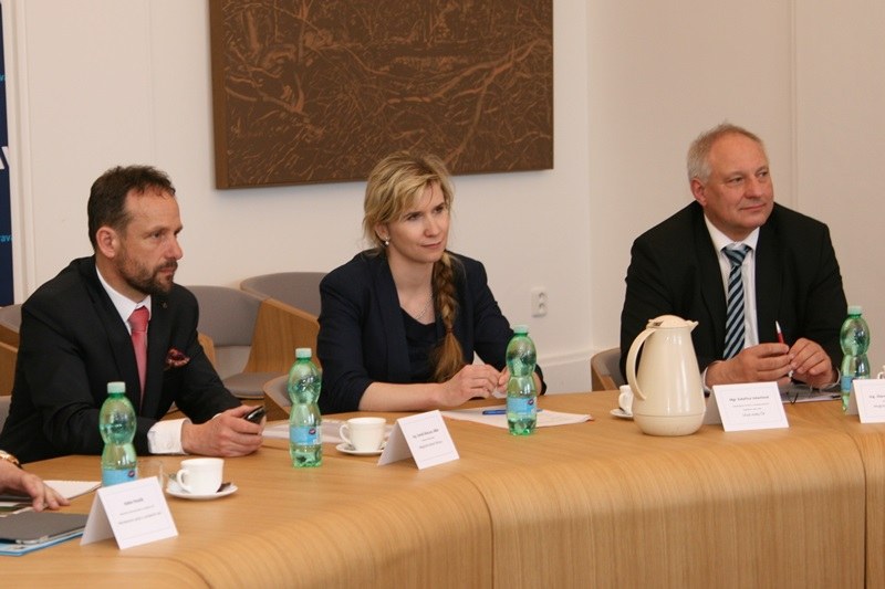 Tomáš Macura a Zbyněk Pražák s Kateřinou Valachovou.