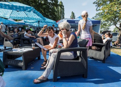 V ostravské festivalové zóně najdou návštěvníci příjemné posezení, ale mohou si také prohlédnout výstavy nebo zapojit se do kvízů a soutěží. Foto: Jiří Zerzoň