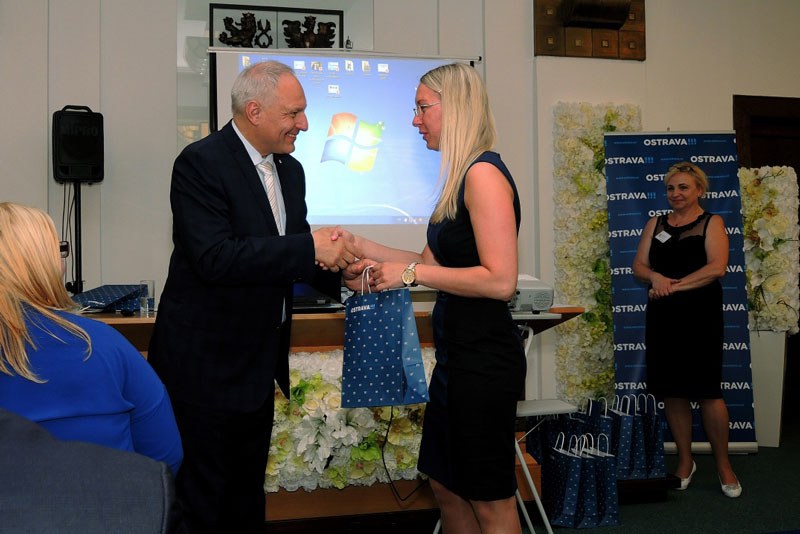 Zbyněk Pražák s Pavlínou Núdzikovou z VŠB-TU.