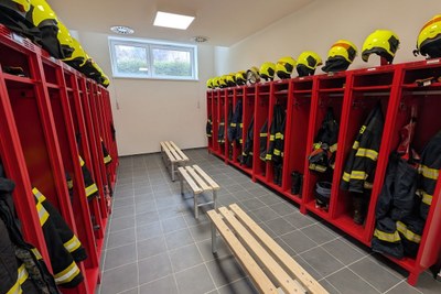 Slavnostního otevření zbrojnice se kromě zástupců složek IZS zúčastnili také (zleva): náměstek primátora Aleš Boháč, hejtman MSK Josef Bělica, starosta Slezské Ostravy Richard Vereš,  . Foto: Lukáš Kaboň