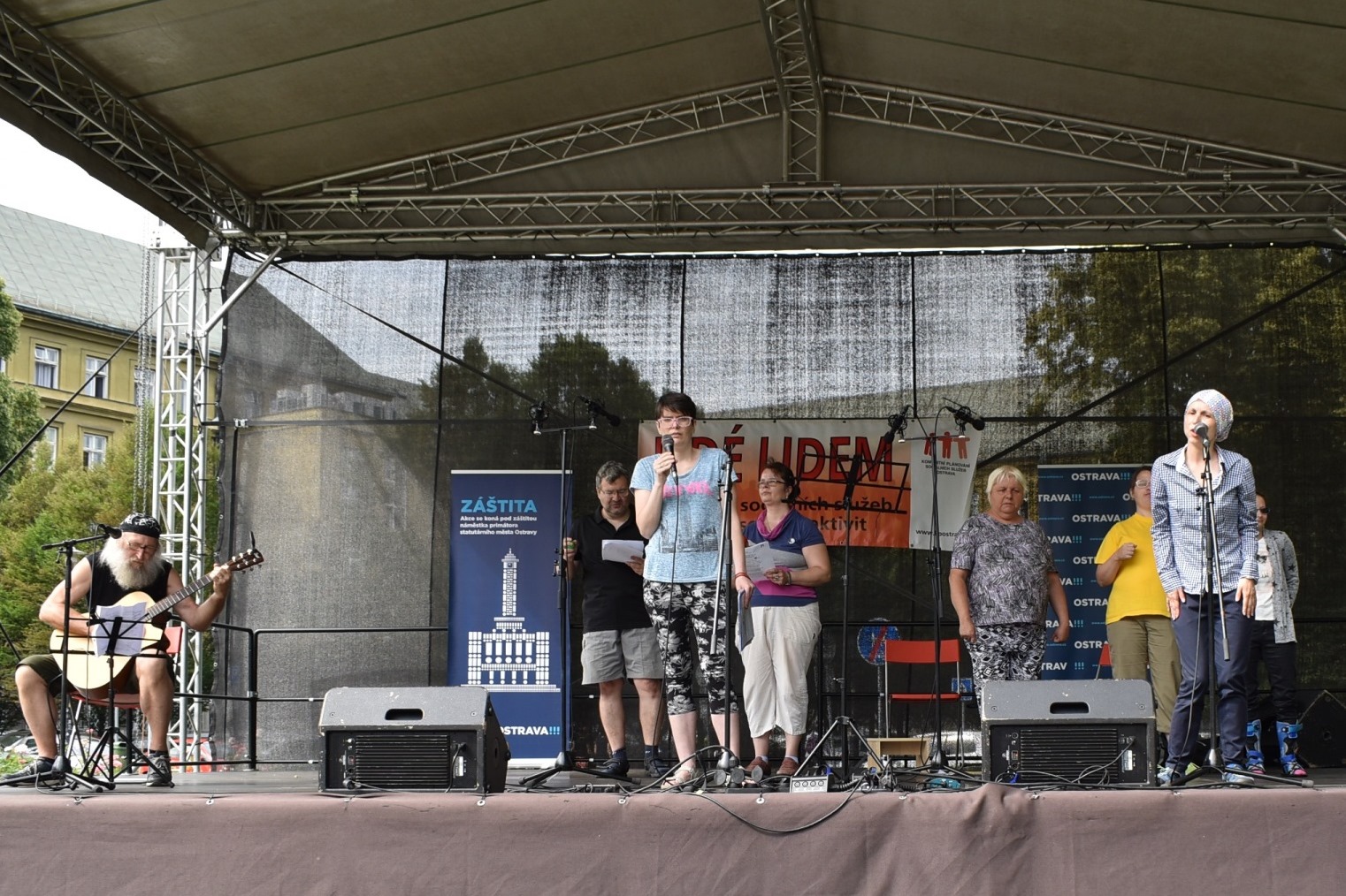 Součástí programu byla hudební vystoupení. 