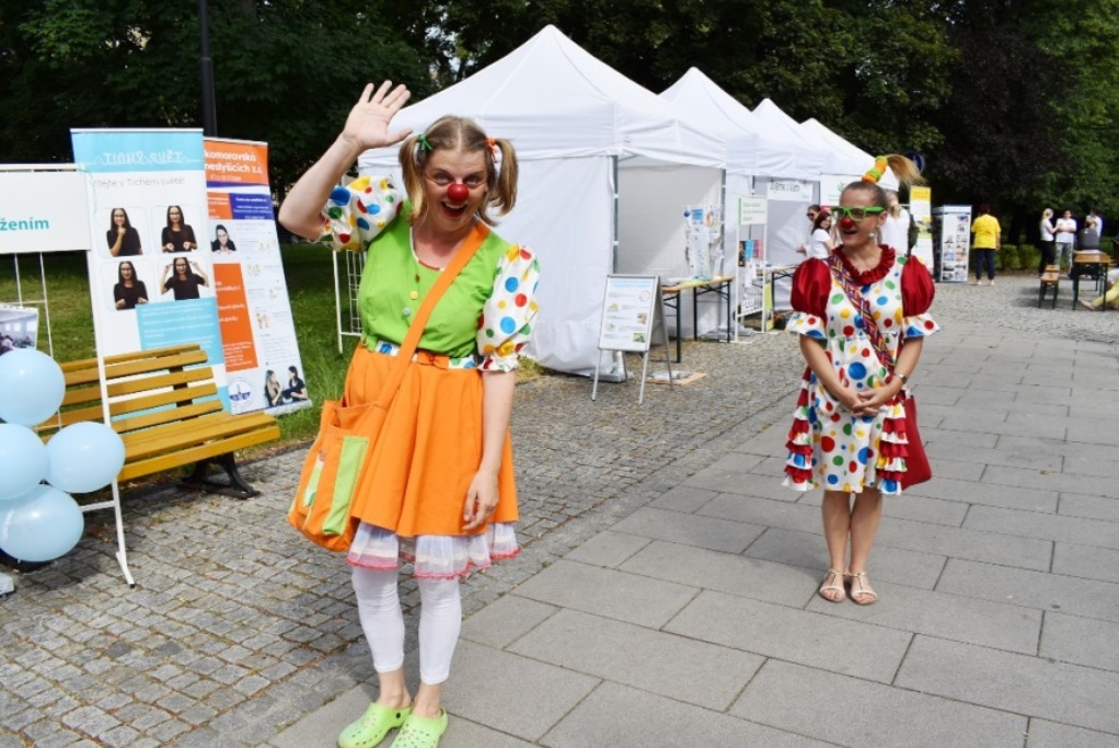 Zdravotní klaunice bavily přítomné. 