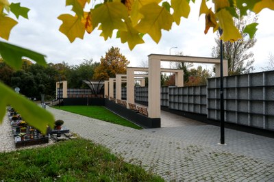 Kolumbárium na hřbitově v Hrabové. Foto: Adolf Horsinka