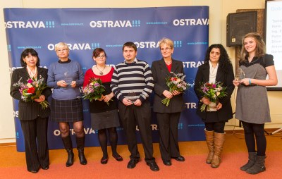 Dobrovolníci roku (zleva): Ing. Eva Navrátilová, Antonie Gavlasová, Petra Štenclová, Tomáš Polášek, Ilona Matyášová, Silvie Mižigárová a Barbora Urubová. Foto: J. Zerzoň