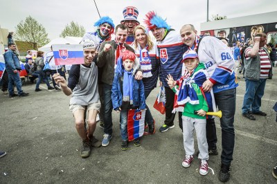 Slovenští hokejoví fanoušci před utkáním svého mužstva. Foto: J. Zerzoň