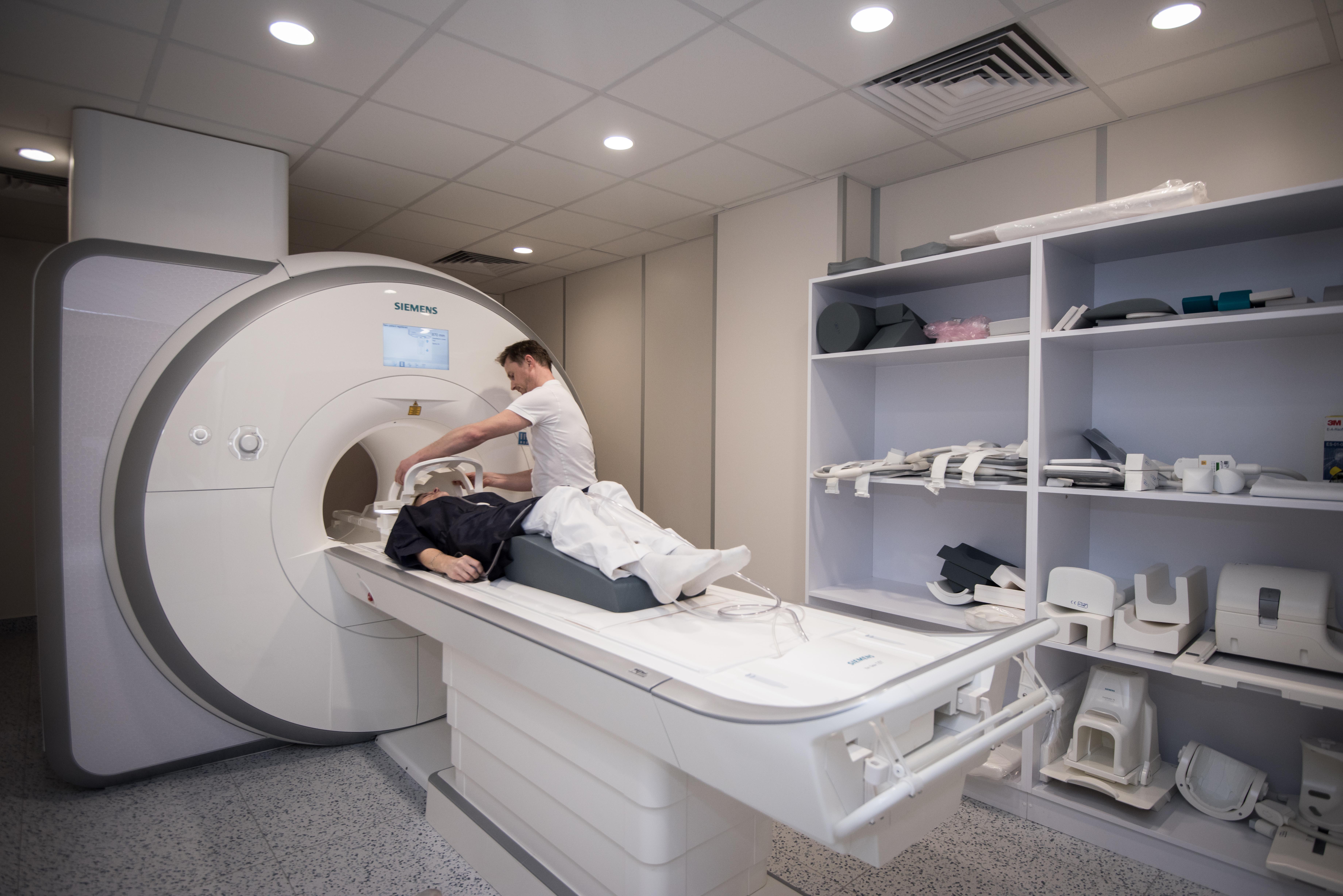 Nová magnetická rezonance poskytuje mimořádně kvalitní zobrazení vyšetřovaného místa. Foto: Lukáš Kaboň