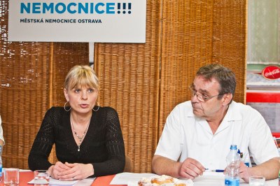 Na snímku: Náměstkyně Simona Piperková a ředitel nemocnice Tomáš Nykel na tiskové konferenci