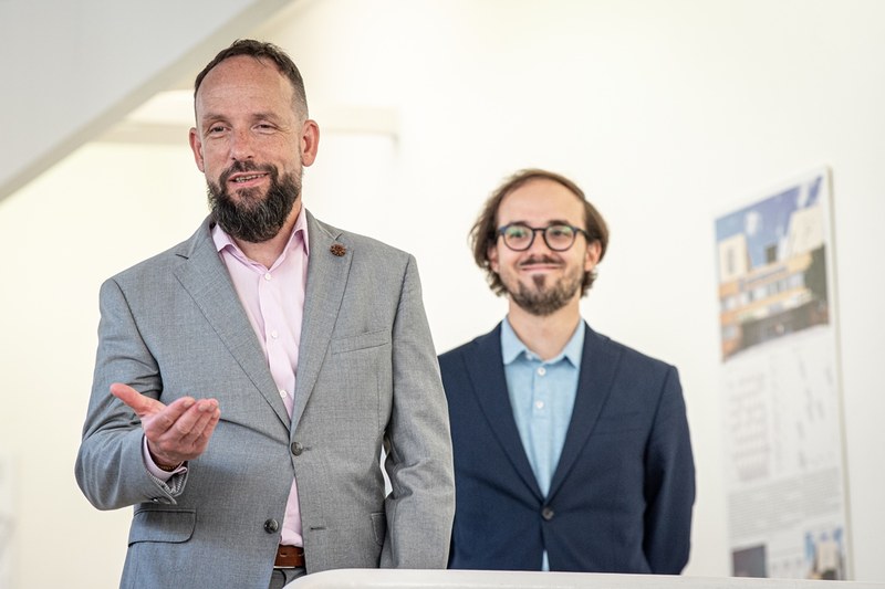 Ostravský primátor Tomáš Macura zahájil výstavu návrhu na památník. 