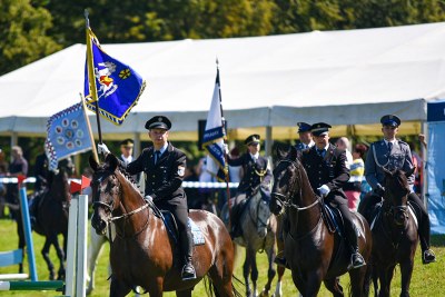 Slavnostní nástup účastníků soutěží Mezinárodního dne jízdních policií. Foto: L. Kaboň
