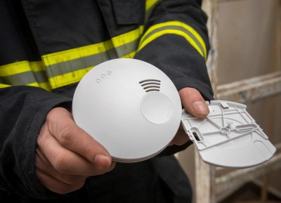 Požární hlásič, který získají obecní byty. Foto: Jiří Zerzoň