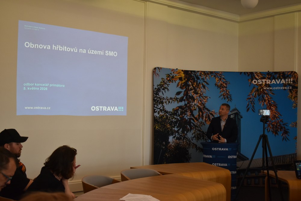 Náměstek primátora Aleš Boháč na tiskové konferenci k tématu obnovy a údržby ostravských hřbitovů. Foto: MMO Náměstek primátora Aleš Boháč na tiskové konferenci k tématu obnovy a údržby ostravských hřbitovů. Foto: MMO