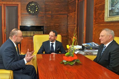 Zleva místopředseda PS PČR Jan Bartošek, primátor Tomáš Macura a jeho náměstek Zbyněk Pražák. Foto: J. Urban