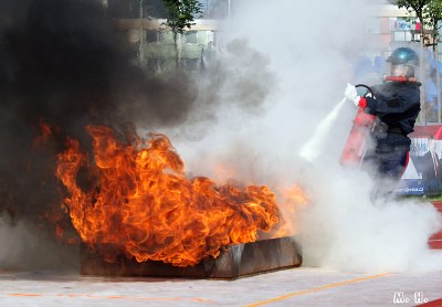 Hašení hořící nádrže. Ilustrační foto MSPS