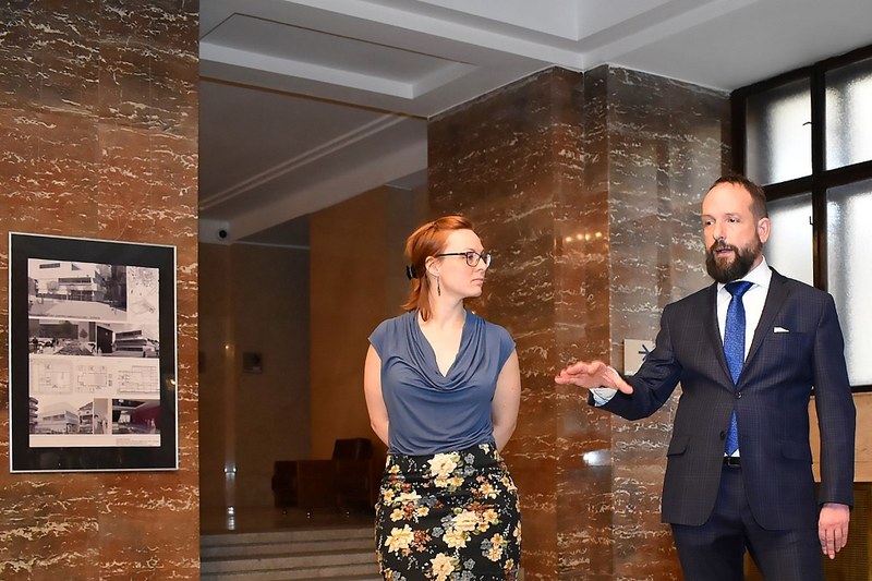 Výstavu zahájili Tomáš Macura a Zuzana Bajgarová.