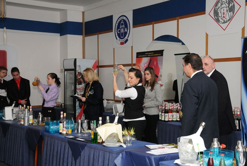 Mladí barmani a kuchaři se utkali v soutěži AHOL CUP 2012 Mladí barmani a kuchaři se utkali v soutěži AHOL CUP 2012