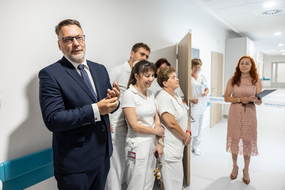 Radní pro zdravotnictví Michal Mariánek při slavnostním otevření důležitého zrekonstruovaného pavilonu E2. Foto: Jiří Zerzoň 
