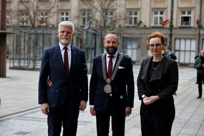 Prezident ČR Petr Pavel s primátorem Tomášem Macurou a náměstkyní Zuzanou Bajgarovou. Foto: Jiří Zerzoň