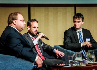 Jedním z partnerů konference bylo město Ostrava. Na snímku primátor Tomáš Macura (uprostřed) s hejtmanem Miroslavem Novákem (vlevo) a ředitelem CzechInvestu Karlem Kučerou. Foto: J. Zerzoň