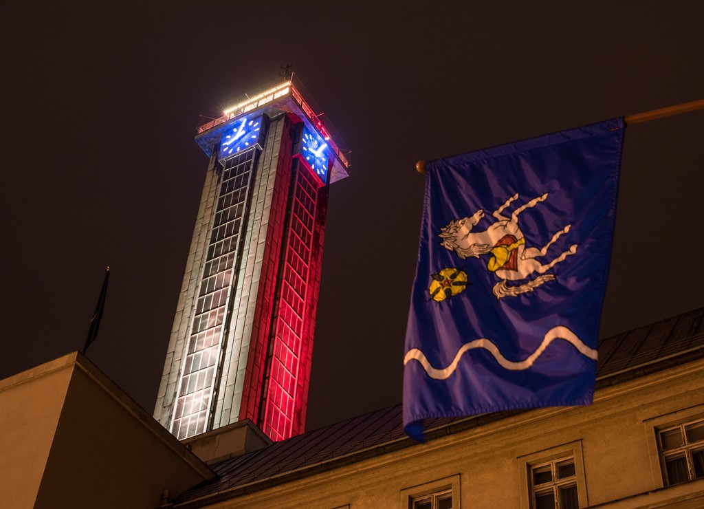 Radniční věž v barvách trikolory. Foto: Lukáš Kaboň