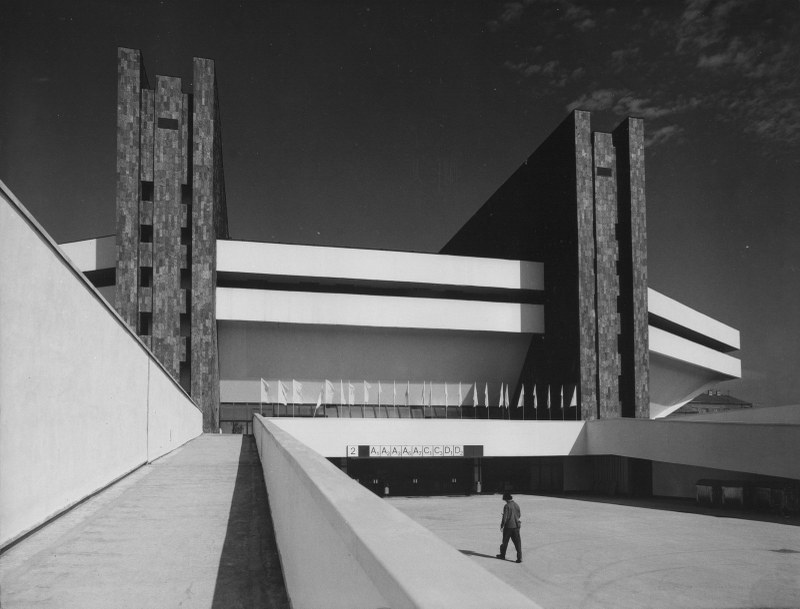 Někdejší Palác kultury a sportu (dnešní Mustang Aréna) krátce po svém otevření. Foto: AMO