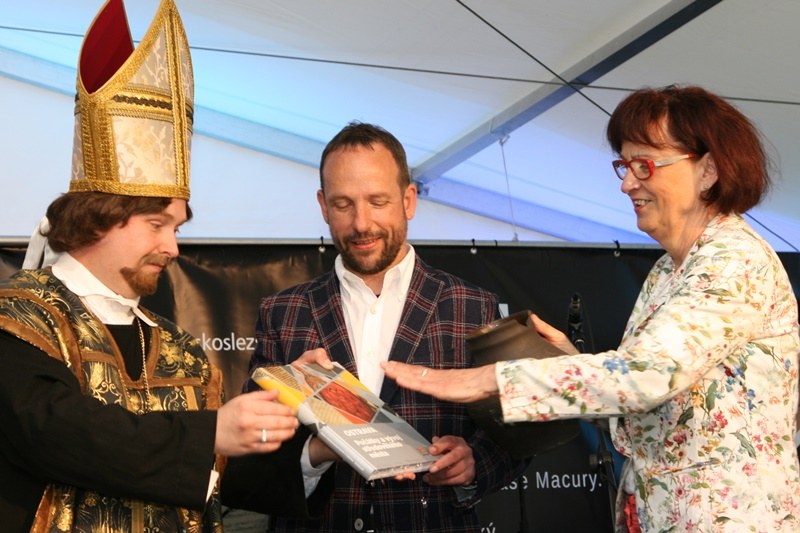 Kniha "Ostrava. Počátky a vývoj středověkého města" je pokřtěna.