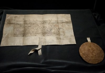 Privlilegium Karla IV., kterým panovník uděluje Ostravě právo pořádat výroční trhy. Foto: Lukáš Kaboň 