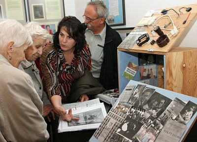 Slavnostní vernisáže se zúčastnili četní senioři s členy svých rodin. Foto: B. Krzyžanek