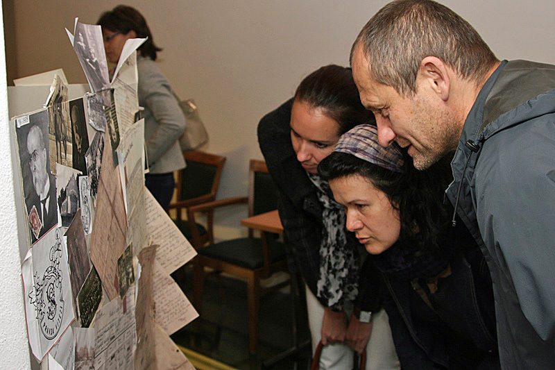 Vystavované dokumenty zaujmou i mladší generace.