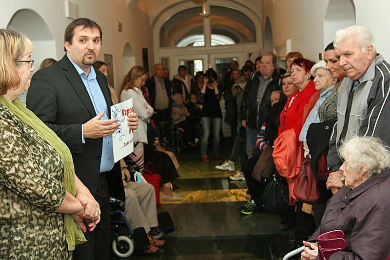 Výstavu zahájil člen zastupitelstva Martin Štěpánek.