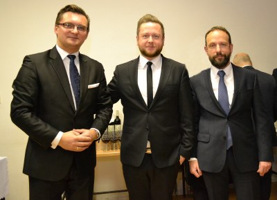 Skladatel Pawel Tomaszewski (uprostřed) s primátorem Katovic Marcinem Krupou (vlevo) a primátorem Ostravy Tomášem Macurou. Foto: René Stejskal 