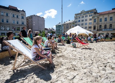 Posedět na pláži teď můžete i v centru Ostravy. Foto: L. Kaboň