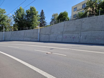 „Odstrojenou" zeď čeká nový kabát. Foto: MSK