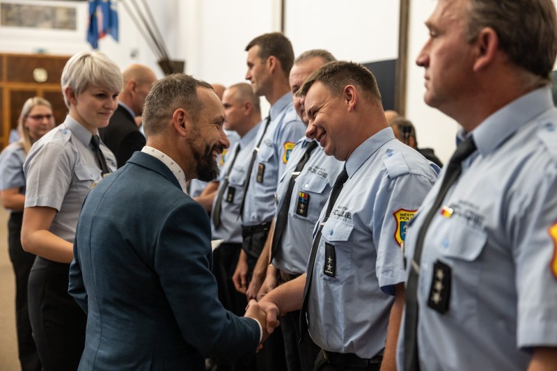 Na ostravské radnici složilo slib devět nových strážníků. Kriminalita v Ostravě výrazně klesá Na ostravské radnici složilo slib devět nových strážníků. Kriminalita v Ostravě výrazně klesá