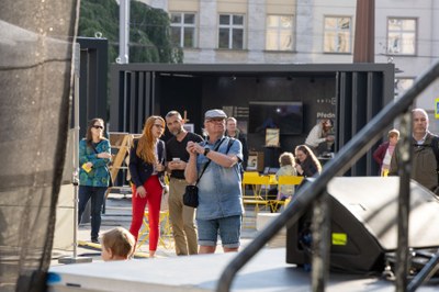 Ostravské sdílko před Novou radnicí na Prokešově náměstí. Foto: Nataly Kozielová