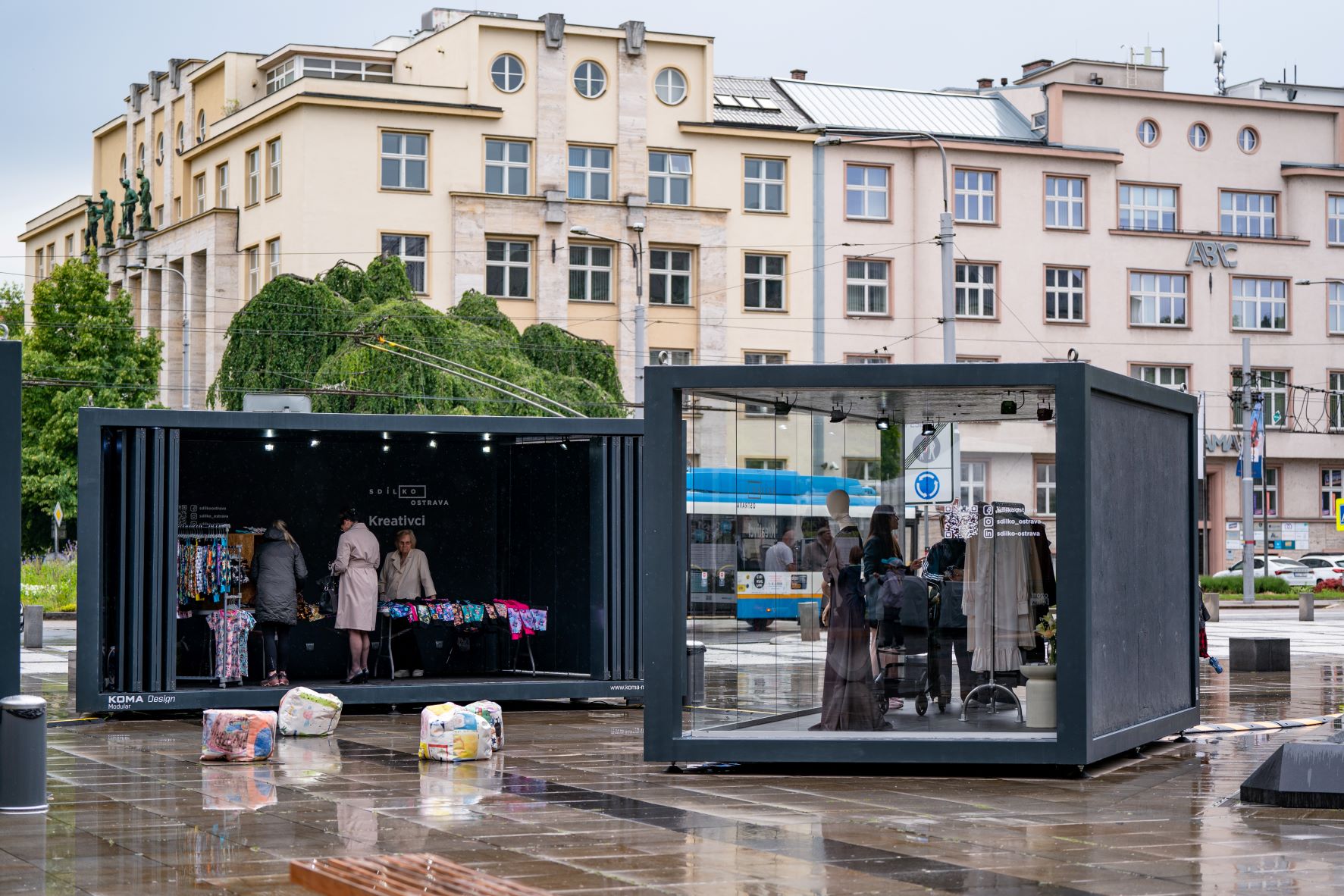 Kreativce neodradil ani déšť v úvodu akce. Foto: Jiří Birke