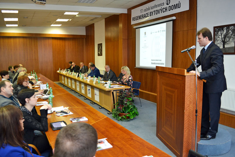 První náměstek primátora Lumír Palyza hovoří na konferenci k problematice bydlení.  Foto: L. Vidlička 