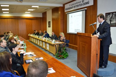 První náměstek primátora Lumír Palyza hovoří na konferenci k problematice bydlení.  Foto: L. Vidlička 