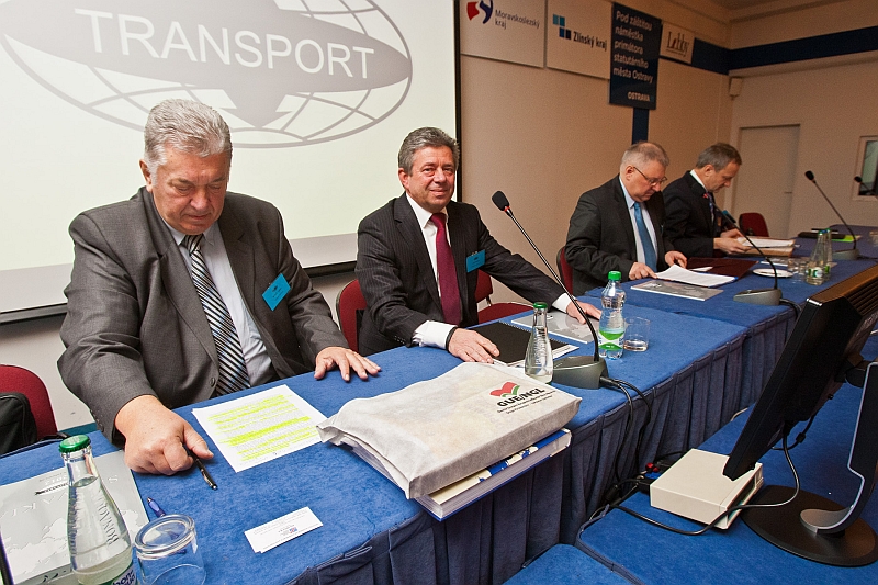 První zleva: poslanec europarlamentu Vojtěch Mynář 