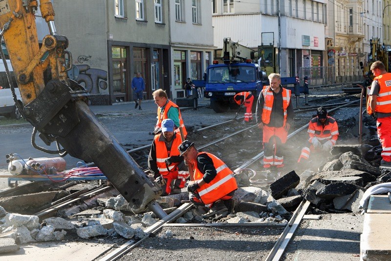 Současná fáze spočívá v rekonstrukci tramvajové trati.