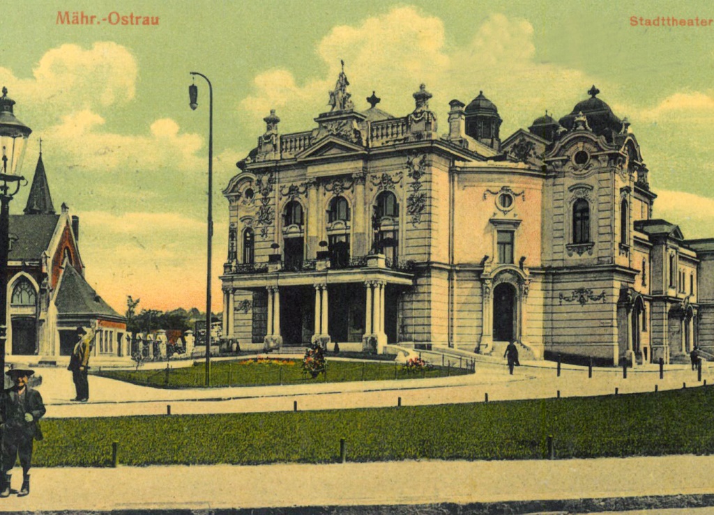 V Městském divadle byla v roce 1919 uvedena Prodaná nevěsta.  V Městském divadle byla v roce 1919 uvedena Prodaná nevěsta.