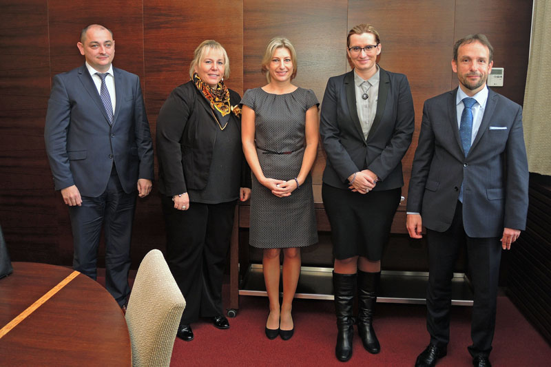 Zprava primátor Tomáš Macura, ministryně pro místní rozvoj Karla Šlechtová, náměstkyně primátora Kateřina Šebestová, náměstkyně ministryně Klára Dostálová a náměstek primátora Radim Babinec. Foto: J. Urban