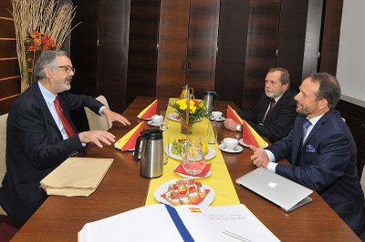 Velvyslanec Španělska Pedro Calvo-Sotelo Ibáñez-Martín při přijetí primátorem Tomášem Macurou. Snímky Jiří Urban