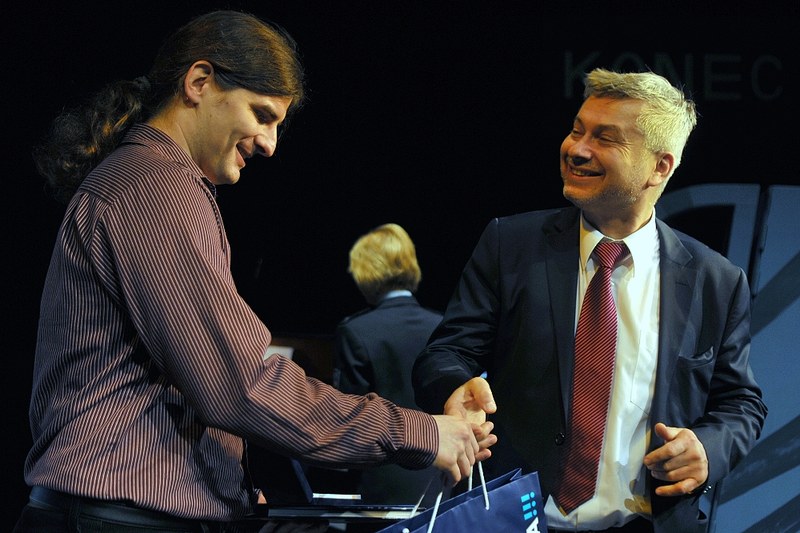 Petr Kajnar děkuje J. Jaškovi za odvážný čin