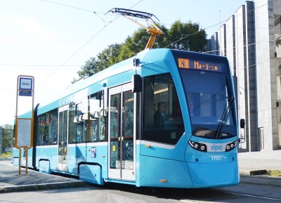 Tramvaj Stadler nOVA odjíždí ze zastávky Výstaviště. Foto: René Stejskal